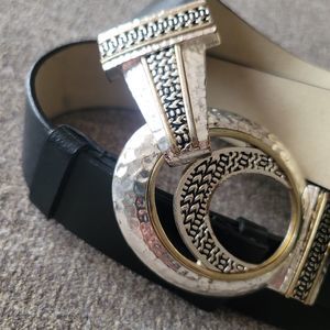Chicos Ladies Size M/L Adjustable Black  Belt With Hammered Silver buckle